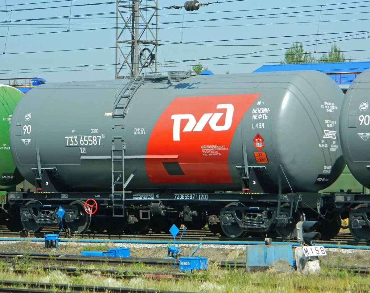 Rail tank car-железнодорожная цистерна. Ржд нефтепродукт. Ржд нефтепродукт. Газовые цистерны железнодорожные. Железнодорожная перевозка нефти.