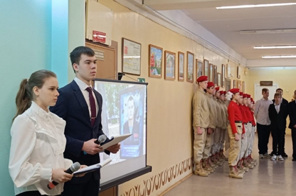 В школах Ульяновска открыли 9 мемориальных досок павшим на СВО выпускникам  | АиФ-Ульяновск | Дзен