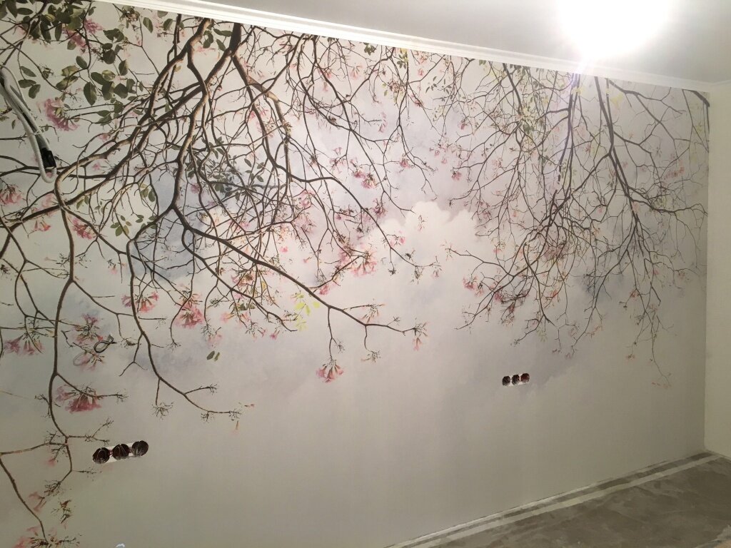 В этом заказе нашим монтажникам удалось невозможное: они сделали монтаж 42 м² за один день! Все фрески изготовлены на шовных материалах. Вы видите стыки на фото?