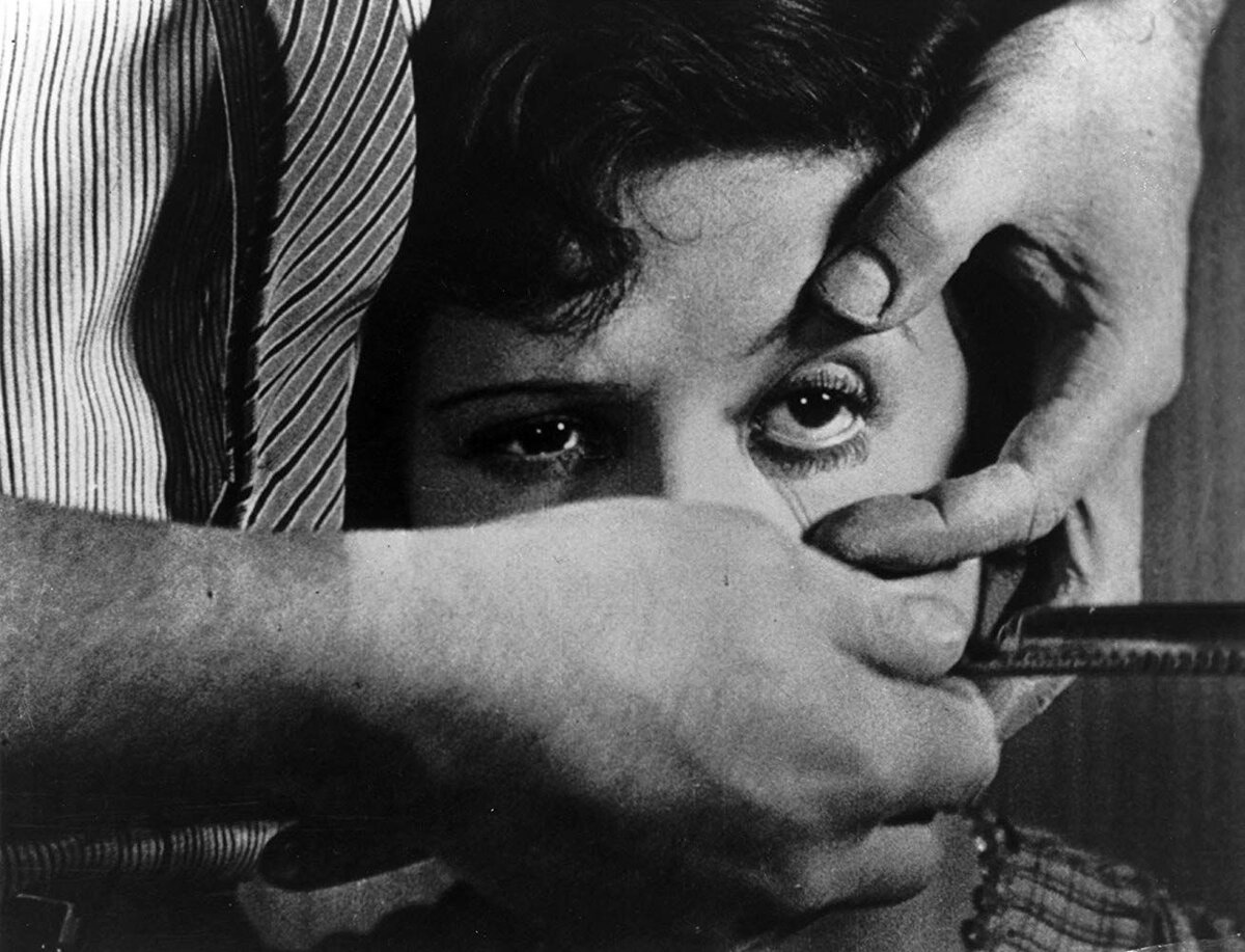Кадр из фильма «Андалузский пёс» (Un Chien Andalou)