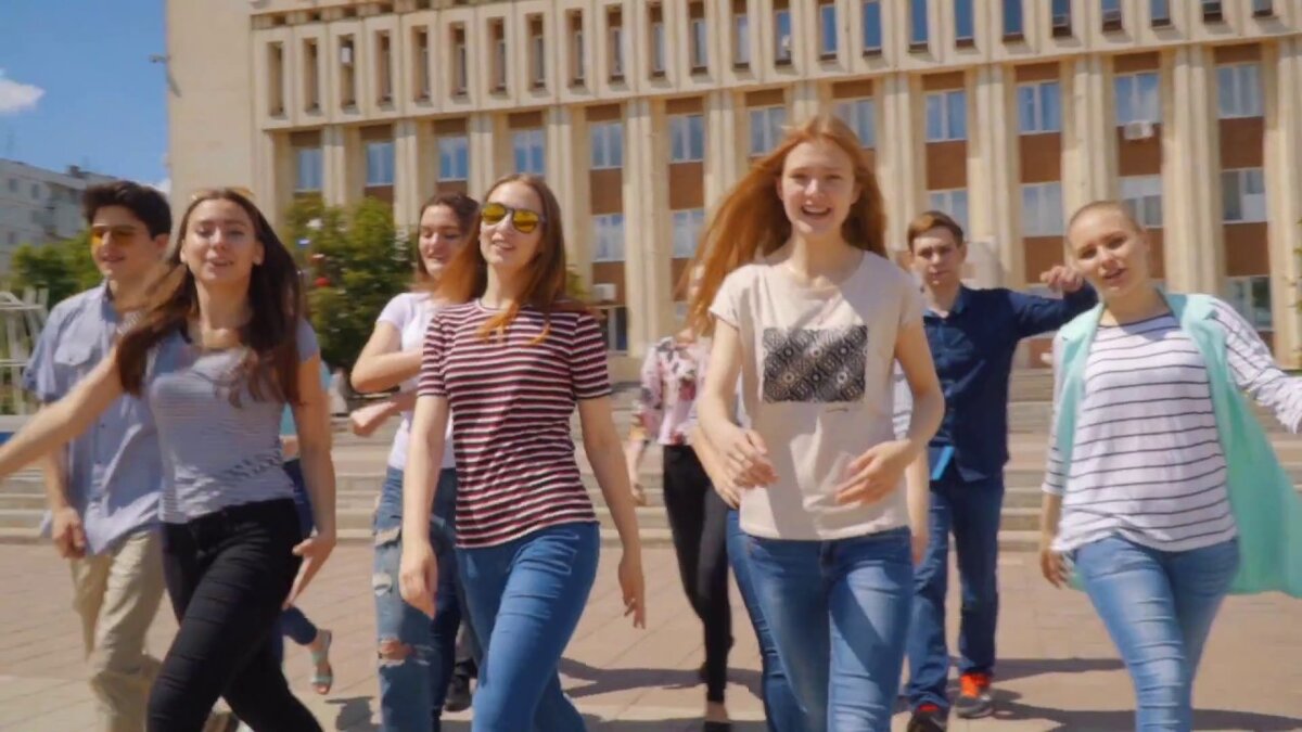 Песня-Переделка «Районы-Кварталы» («Звери») На Выпускной В Школе.