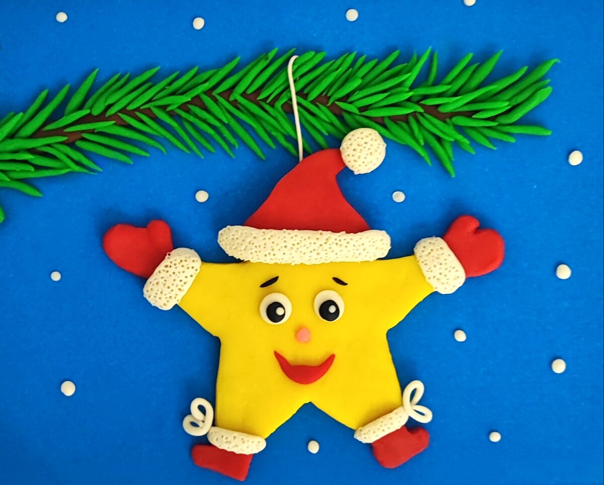 Готовый вариант аппликации из пластилина на цветном картоне Жёлтая звёздочка на веточке ёлки.