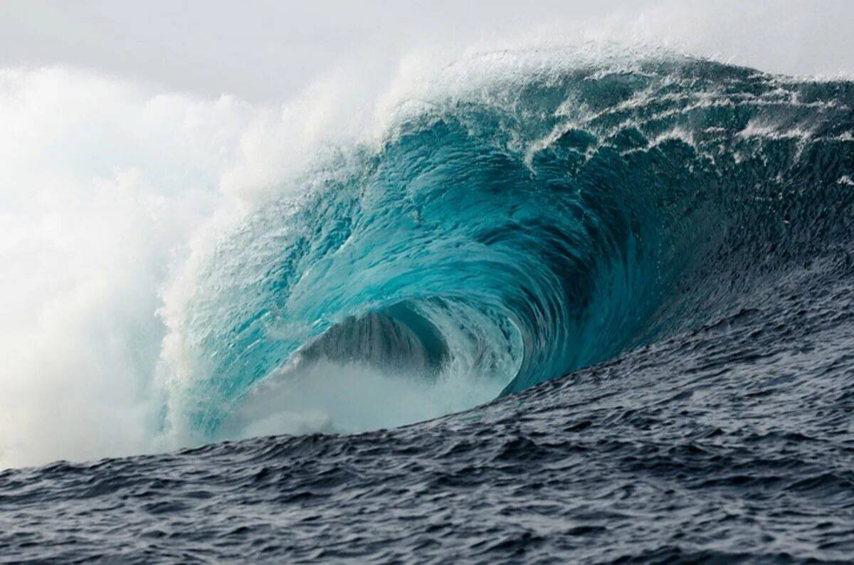 Цунами – одно из самых устрашающих явлений природы. Причиной большинства цунами являются подводные землетрясения, во время которых происходит резкое смещение участка морского дна.