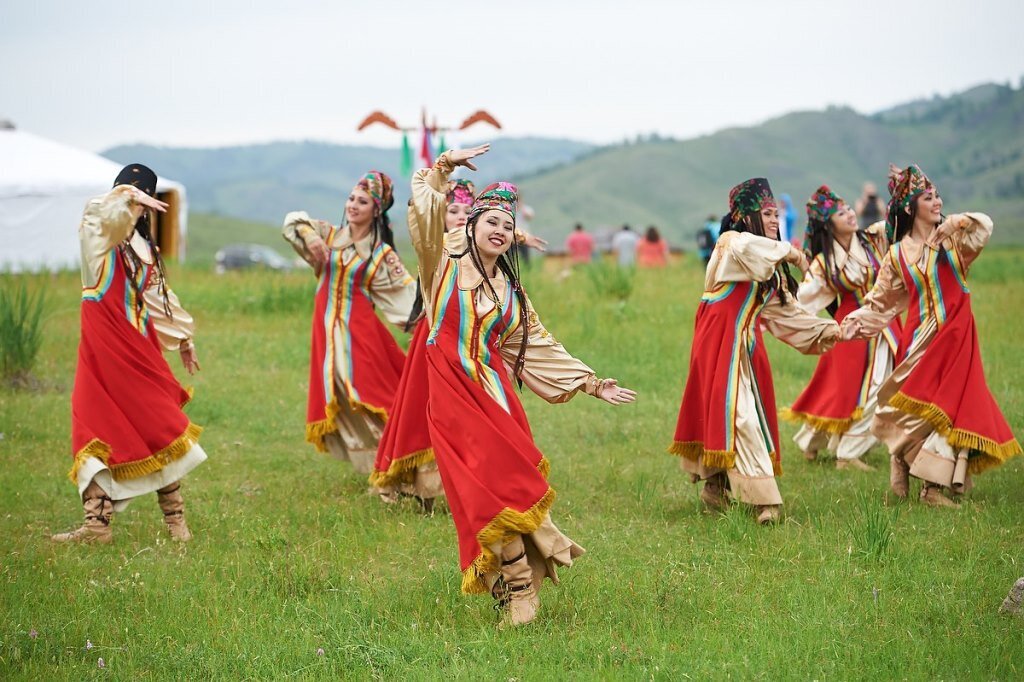 Кр культура. Хакасы народы Сибири. Республика Хакасия Хакасы. Нац танец Хакасы. Хакасы качинцы.