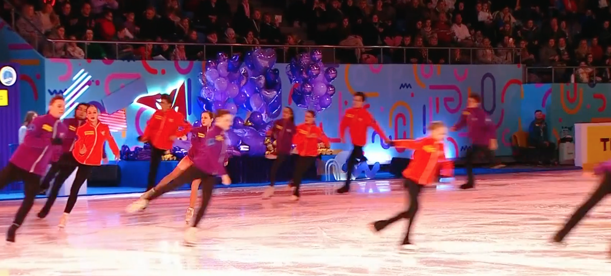 Отличный показательный номер от юниоров!