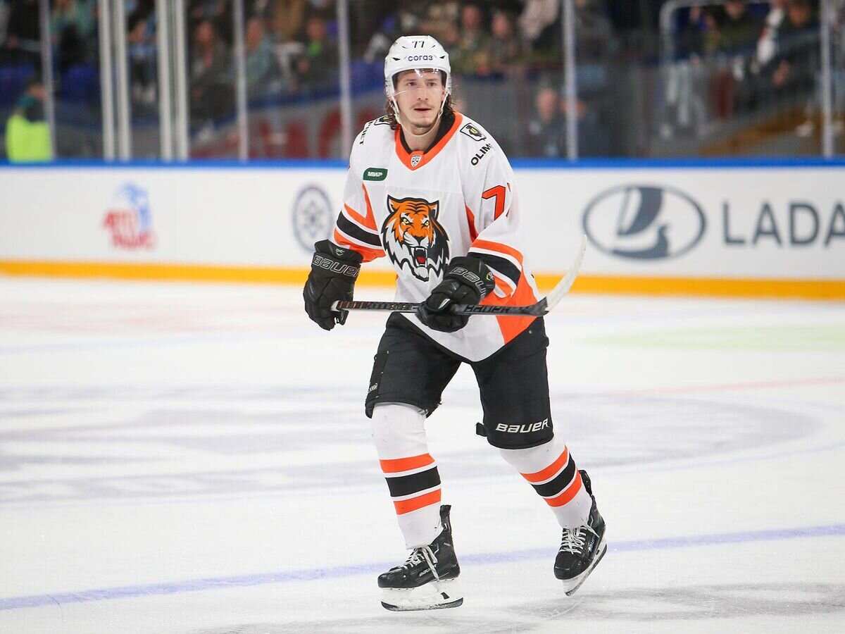    Хоккеист "Амура" Кэмерон Ли в матче КХЛ© пресс-служба ХК "Амур"