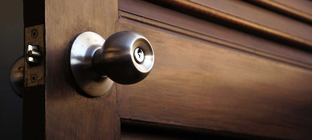 Дверная фурнитура