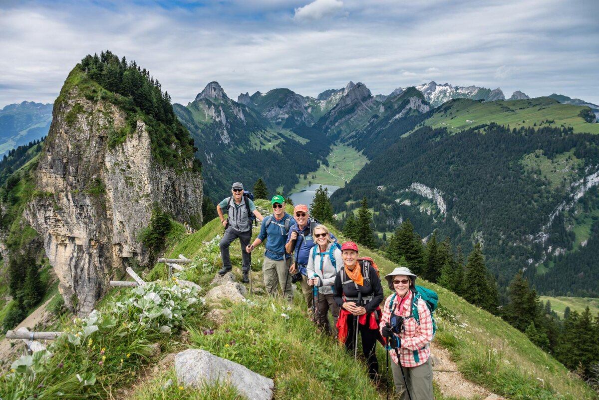 Peer mountain. Хайкинг в Швейцарии. Тропа Хардерграт Швейцария. Хайкинг Арагви. Треккинг в Альпах.