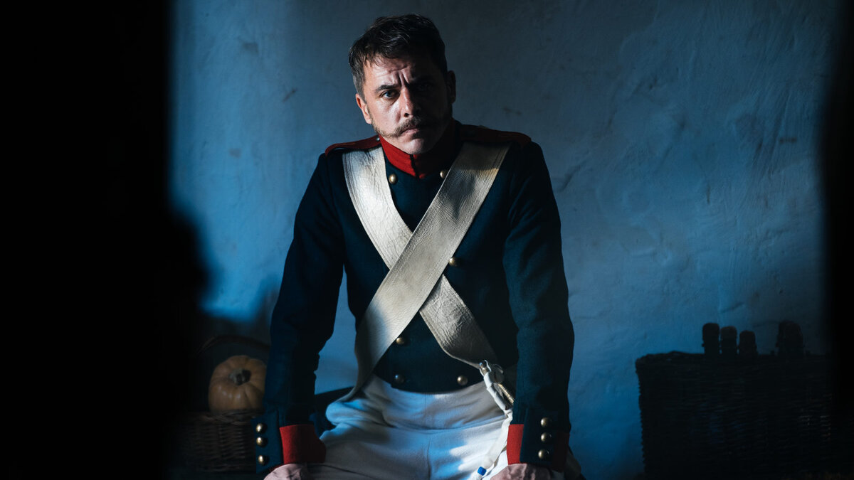 Рядовой Баранов (Игорь Петренко). На мой взгляд, очень подозрительный тип, совсем не умеющий молчать. Источник: kino-teatr.ru.