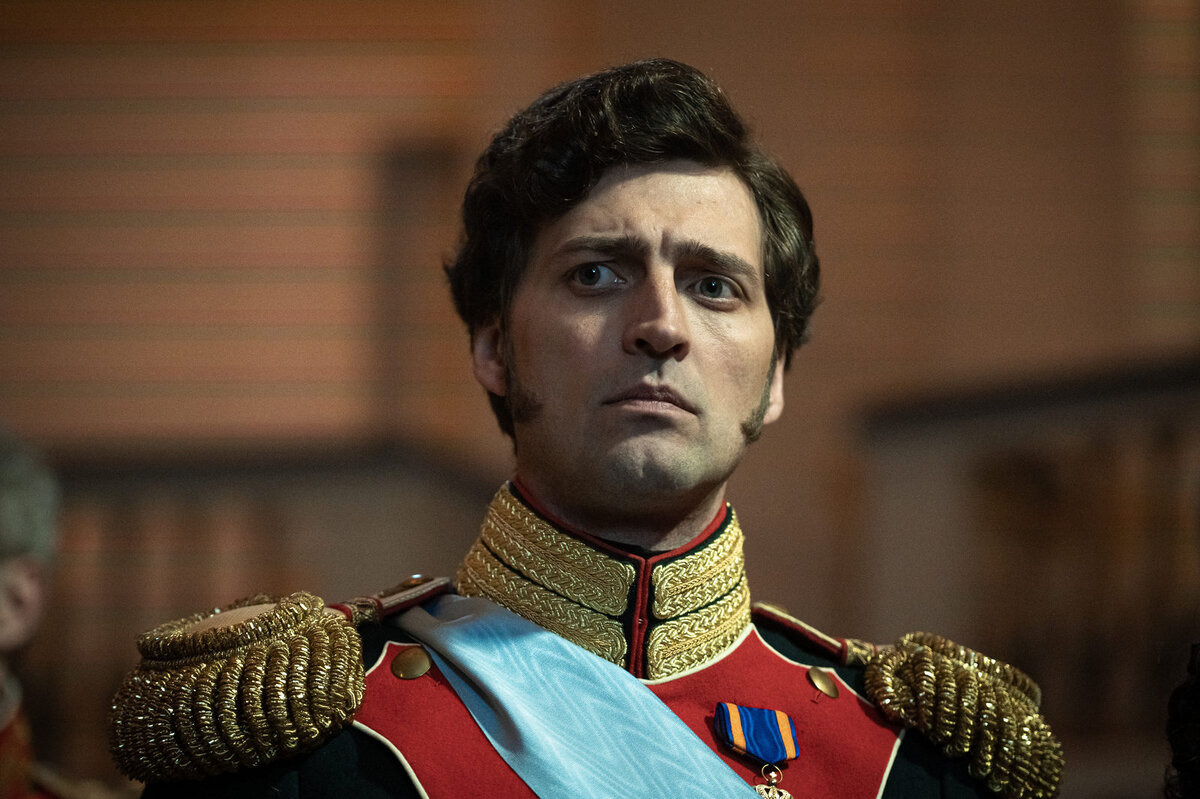 Будущий император Николай I (Иван Колесников) чует неладное. Источник: kino-teatr.ru