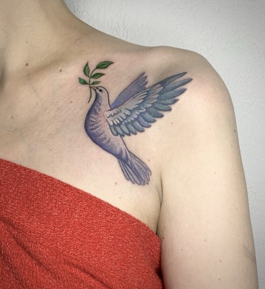 9 декабря 2023 года. Свежая только что сделанная тату, еще остались покраснения. 