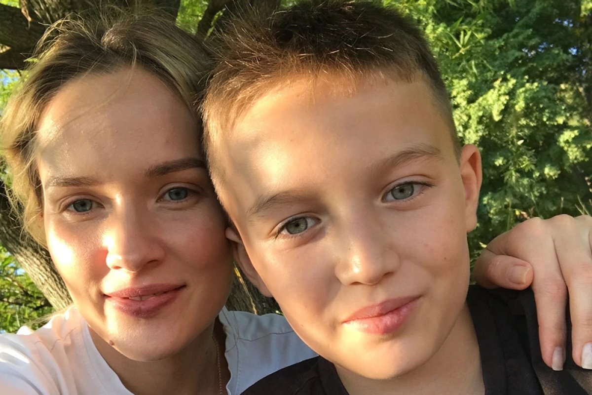    Альберт Умбетьяров со своей матерью Кристиной Умбетьяровой.