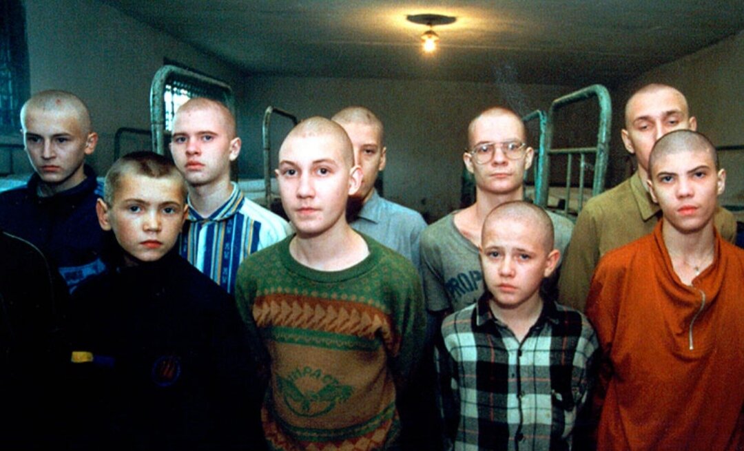 Подростковые банды 90 х. Молодежные банды. Несовершеннолетние преступники. Ссср субкультура фураги. Подростковые банды 90 х.