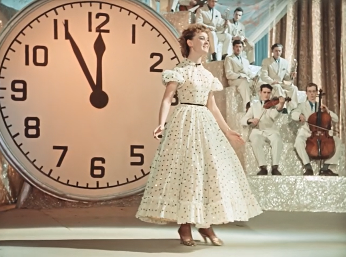 Кадр из кинофильма "Карнавальная ночь", 1956 г., режиссер Эльдар Рязанов, сценаристы Борис Ласкин, Владимир Поляков, композитор Анатолий Лепин (скриншот) 