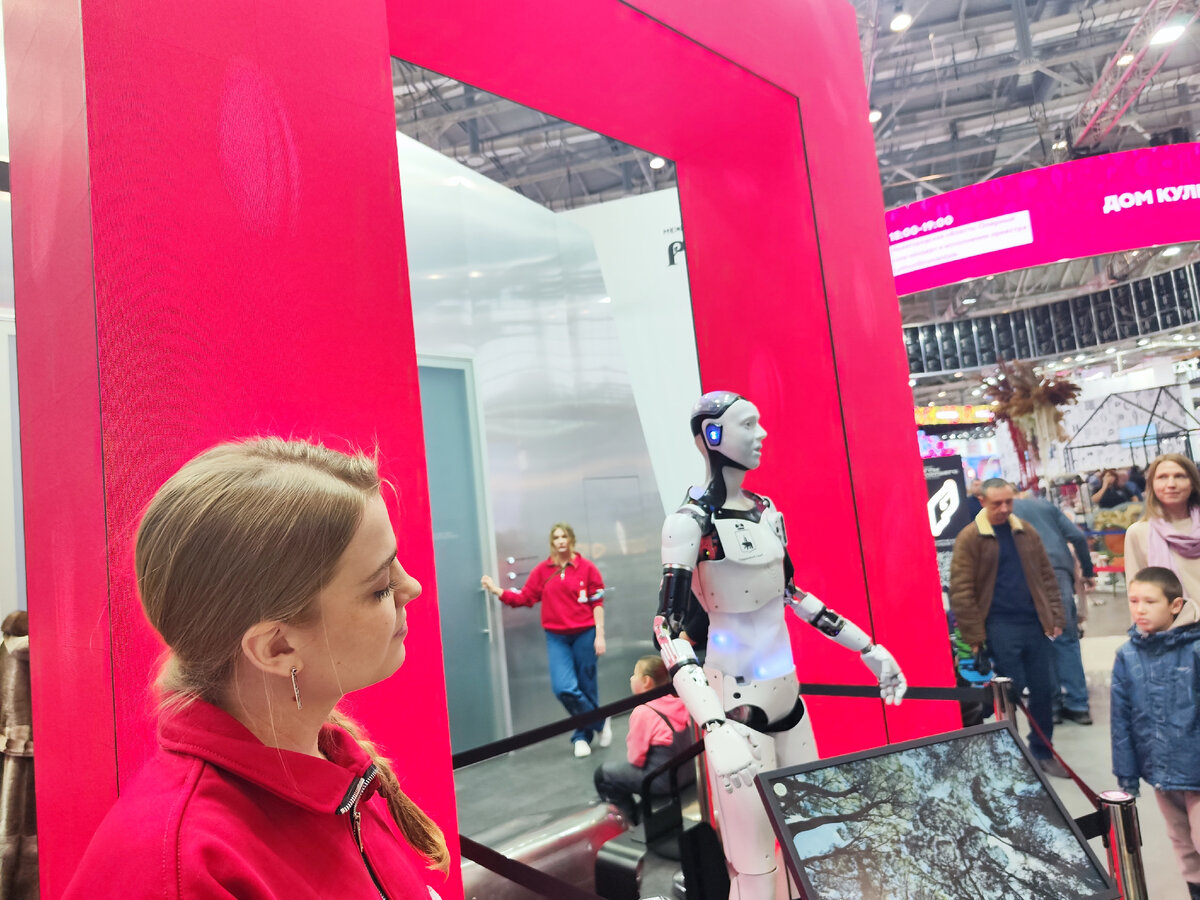 Робот Арди из Перми на ВДН