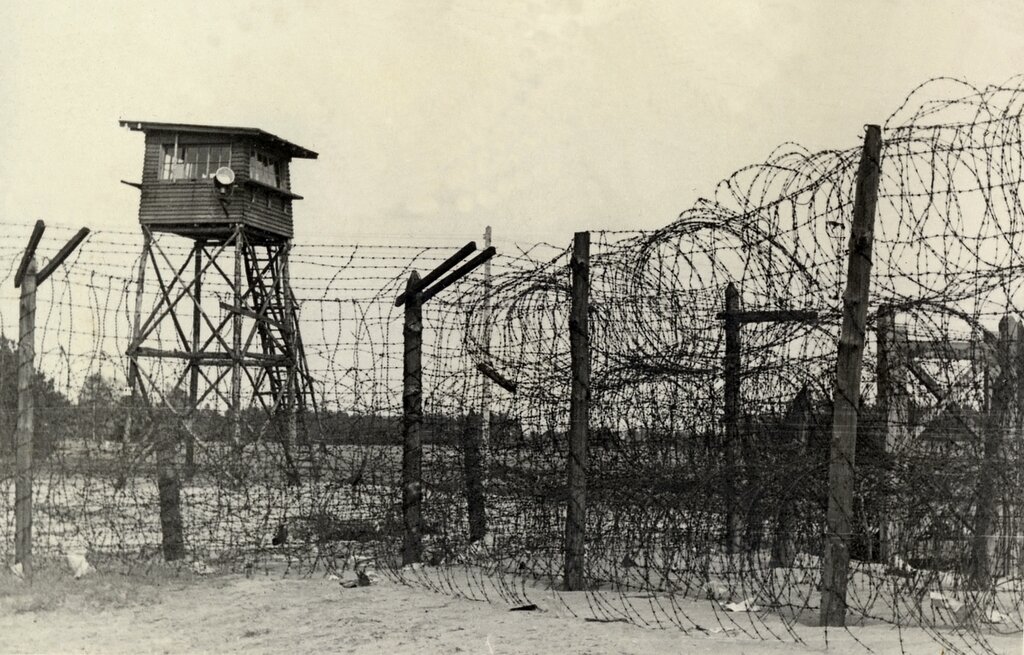 Именно Ленин в 1918 году подписал декрет о создании первого концлагеря на Соловках