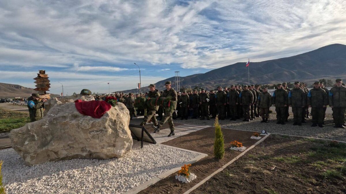 8 декабря спикер армянского парламента Ален Симонян заявил, что Россия не выполнила свои функции как партнера, так и гаранта в регионе в рамках документа от 9 ноября 2020 года.-9