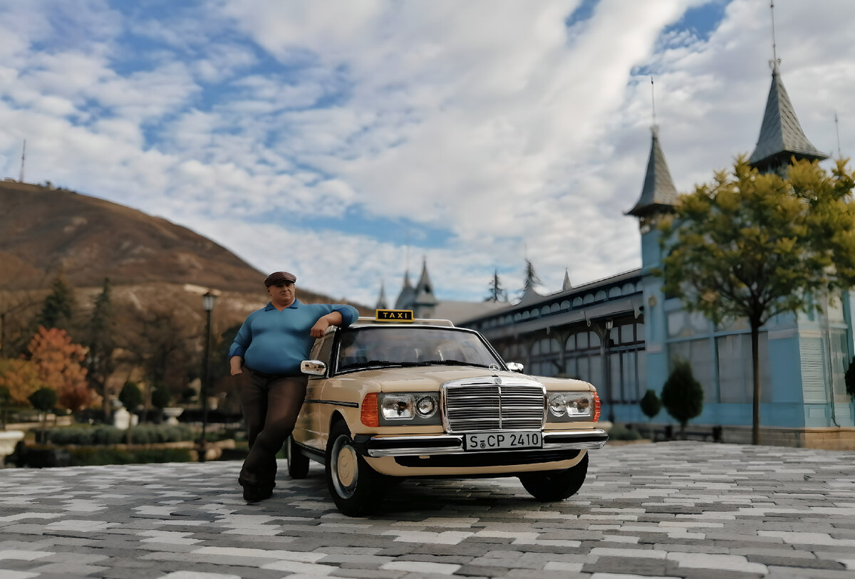 Лермонтовская галерея и Mercedes W123