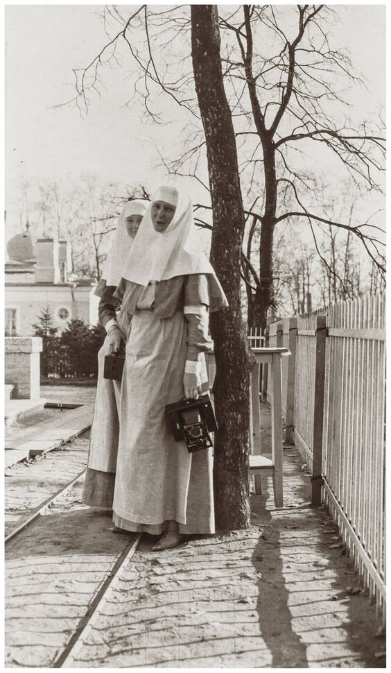 Императрица Александра Федоровна и великая княжна Татьяна