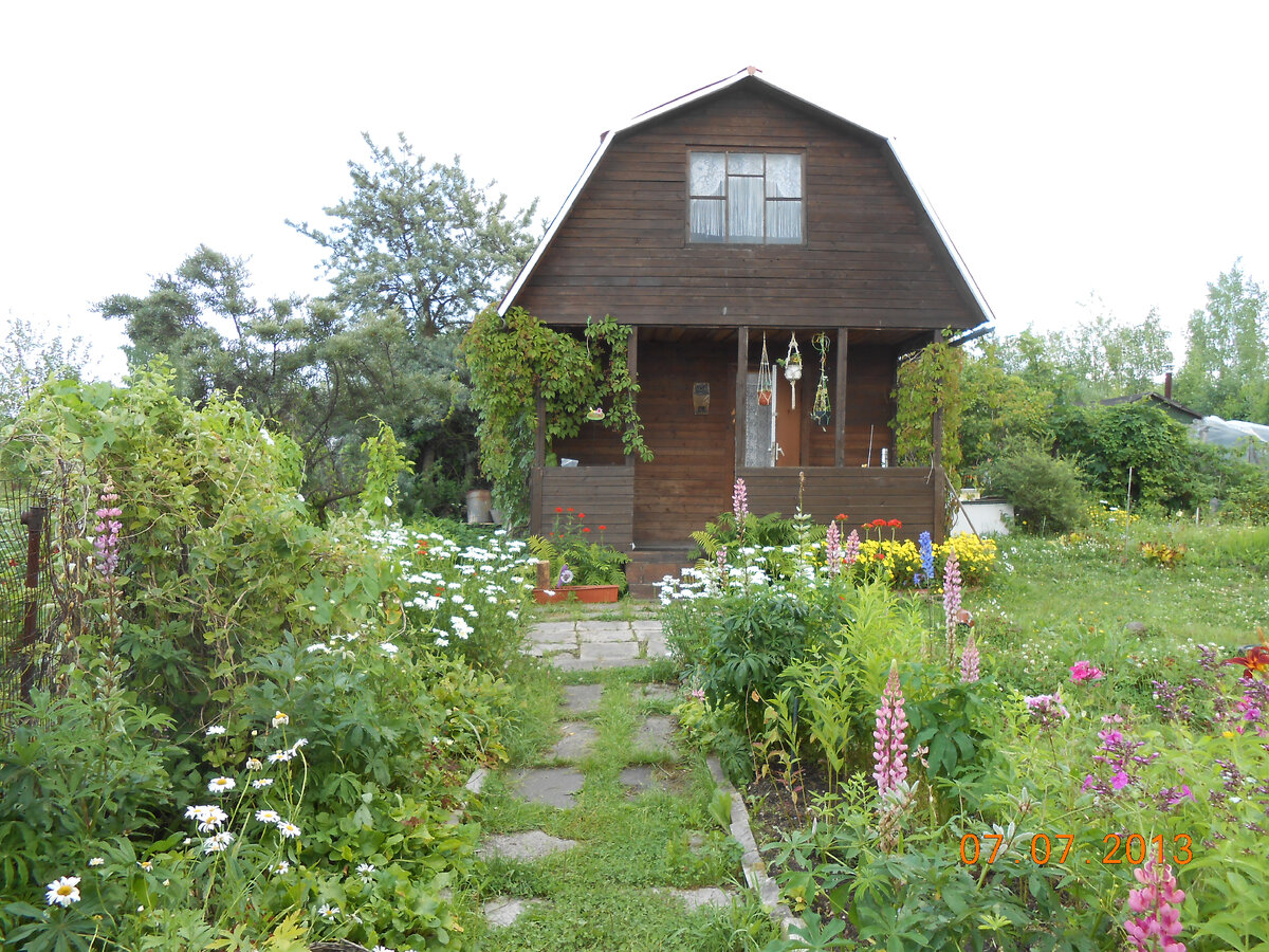 Вот такая была дачка, домик летний, в огородничестве...