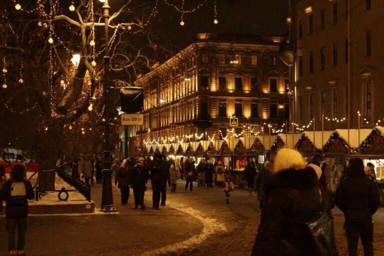    Рождественская ярмарка на Манежной площади. Фото: Мойка78