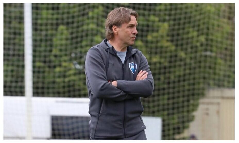    Сергей Юран не сдержал эмоций в матче с «Краснодаром» и получил красную карточку. Фото: соцсети ФК «Пари НН»