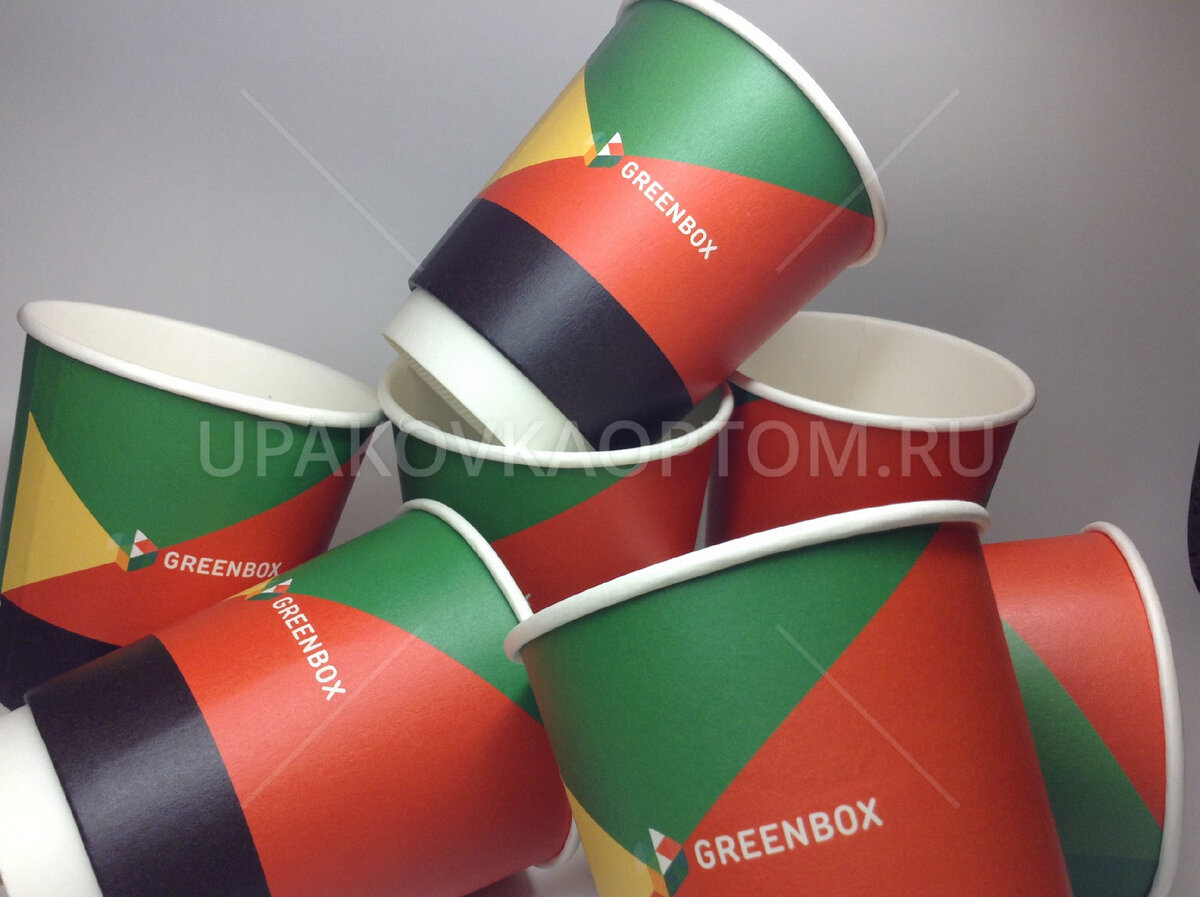 Пример бумажных стаканов с индивидуальным дизайном 