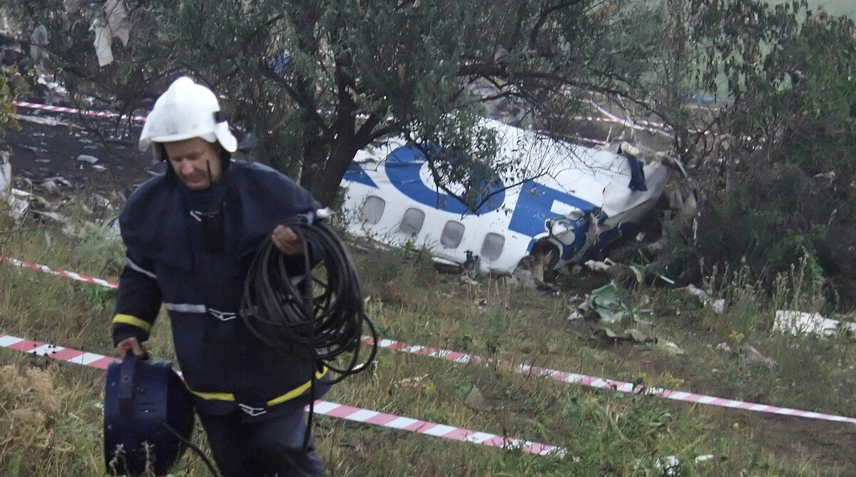 Катастрофа ту-154 под донецком. Катастрофа ту-154 под донецком в 2006. Авиакатастрофа анапа санкт-петербург 2006. Ту 154 авиакатастрофа донецком. Ту 154 авиакатастрофа донецком.