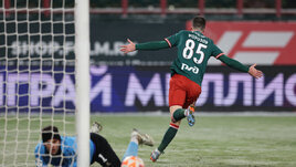 18-ая минута матча. В самом морозном(-12°С) матче сезона первый гол в ворота "Урала" отправил защитник "Локомотива" Евгений Морозов. Фото с сайта sport-express.ru