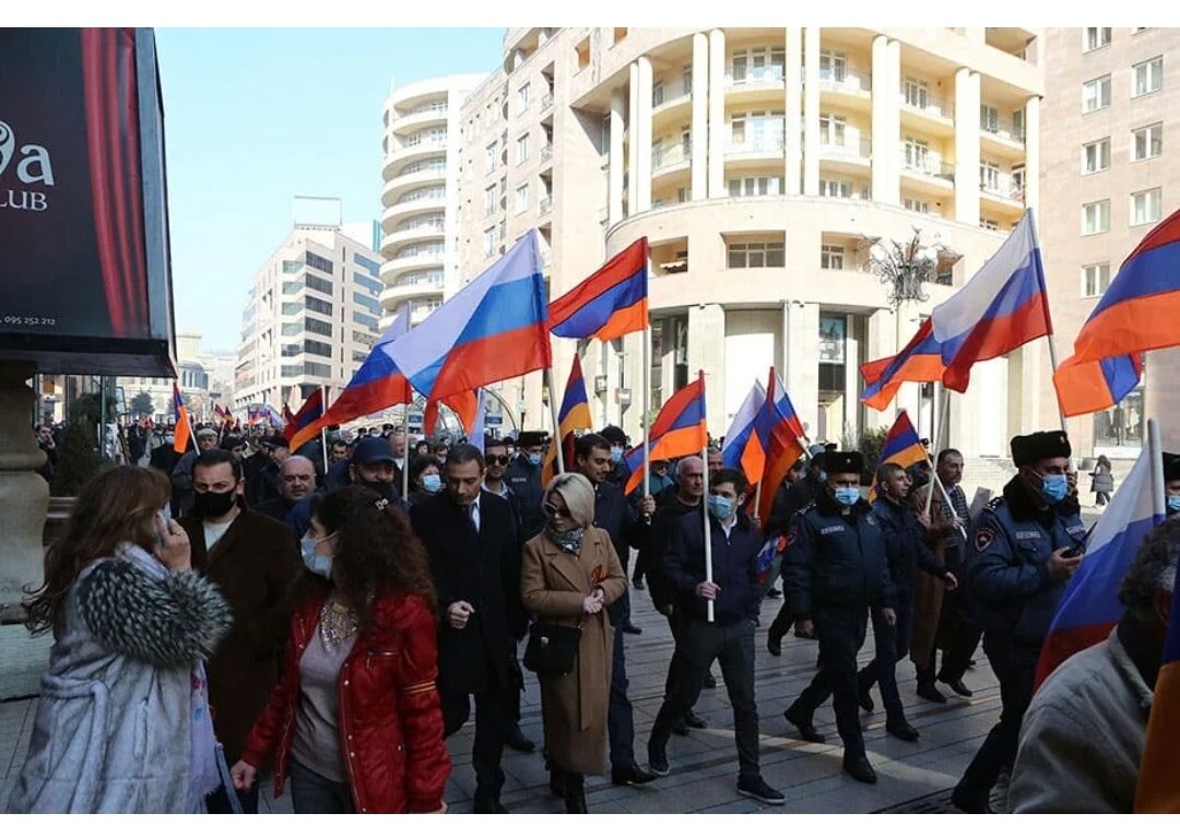 Россия и армения отношения на сегодня новости. Армяне в России. Армения и Россия. Армения за Россию. Россия Армения Дружба.