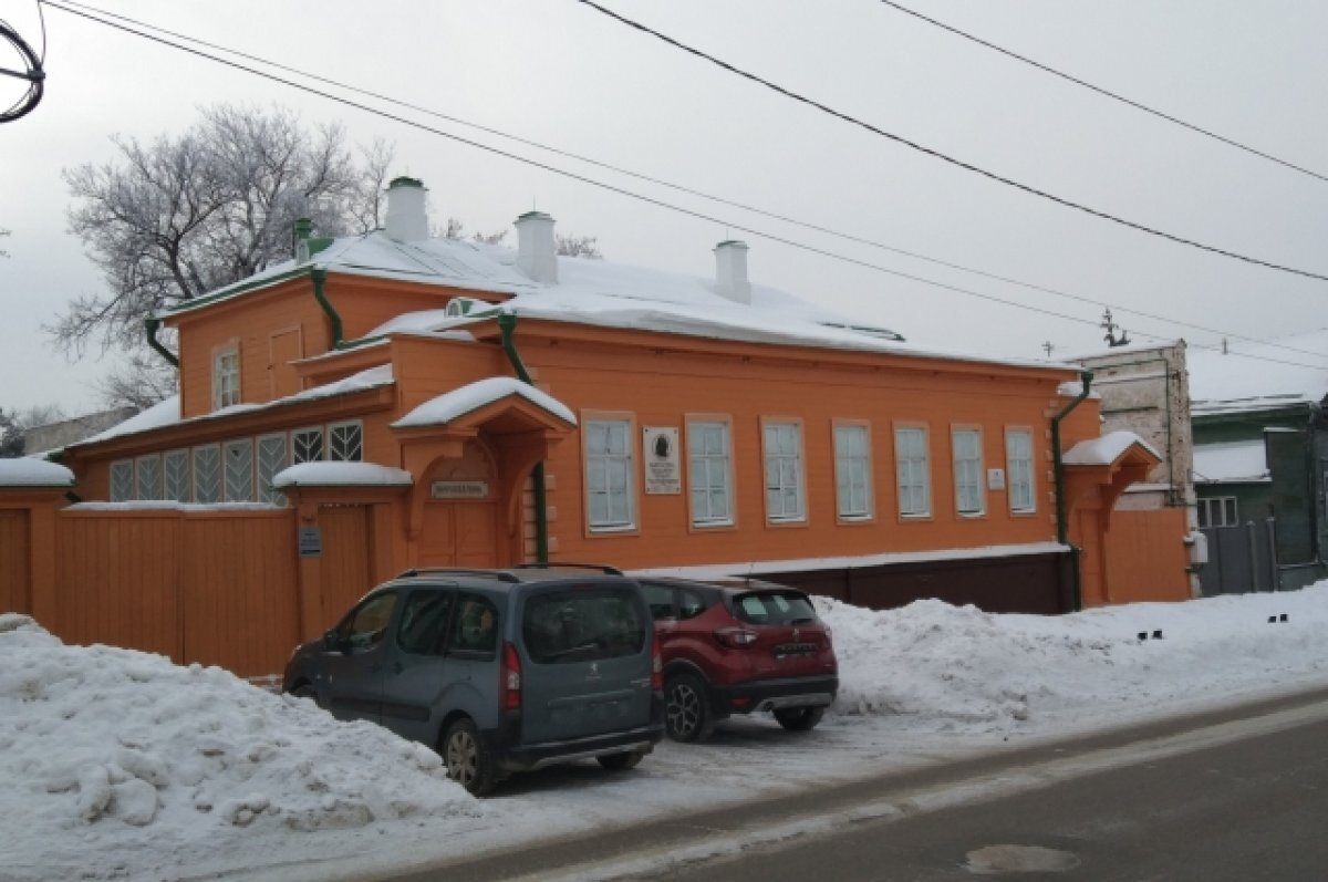    Стоил огромных денег.