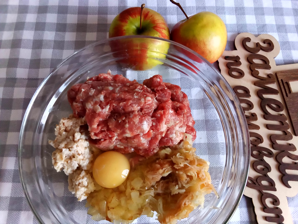 Котлеты с яблоком. Подготовка фарша. Фото от автора