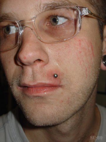 Такой вот пирсинг мог бы быть у паренька. фото татуировка.рф