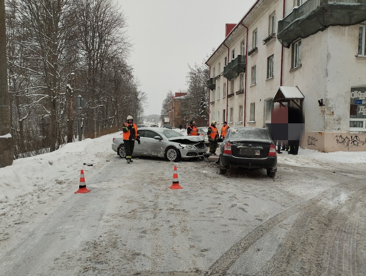 В Сортавале жестко столкнулись два легковых авто | Столица на Онего -  новости Петрозаводска и Карелии | Дзен