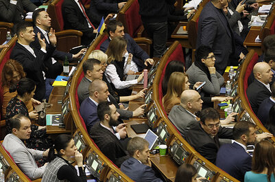 ДЛЯ УКРАИНСКОЙ "ЭЛИТЫ" ЗЕЛЕНСКИЙ - ТОЖЕ ОТРАБОТАННЫЙ МАТЕРИАЛ. ФОТО: © SERG GLOVNY ZUMAPRESS.COM/GLOBALLOOKPRESS