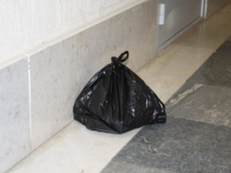 бесхозная сумка. подозрительный бесхозный предмет. действия при обнаружении подозрительных предметов. подозрительный предмет. подозрительная сумка.