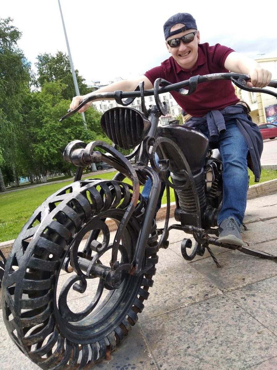 Бывают мотоциклы-скульптуры...