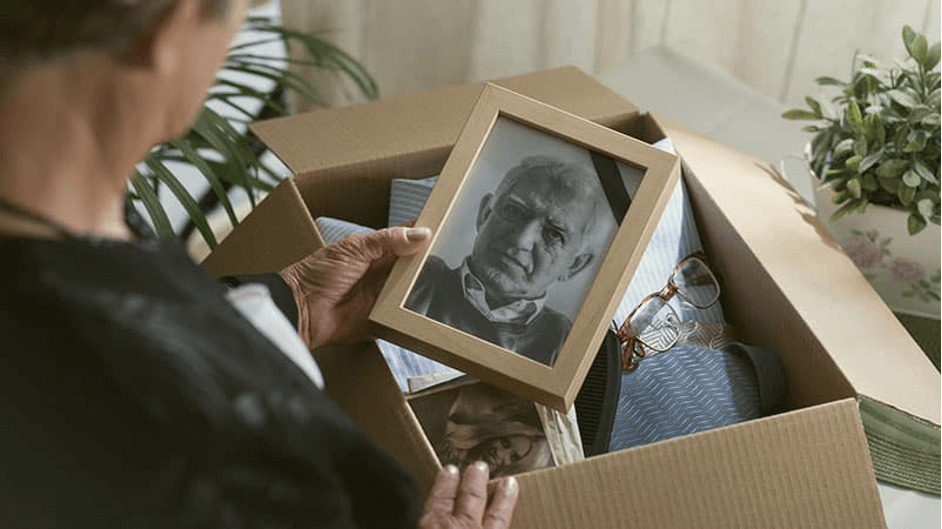 Вещи умершей сон. Почему. Нельзя. Хранить. Фотографии. Покойников. Вещи усопшего после смерти. Что нельзя хранить дома.