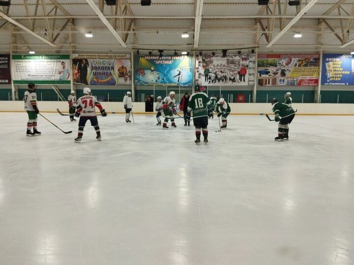 В Буинске матчем по хоккею почтили память Линара Валиуллина его воспитанники и земляки