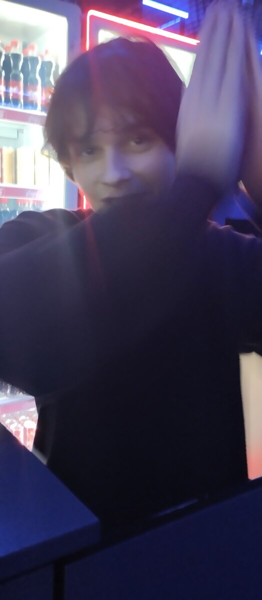 Принесла Арамику обед на работу