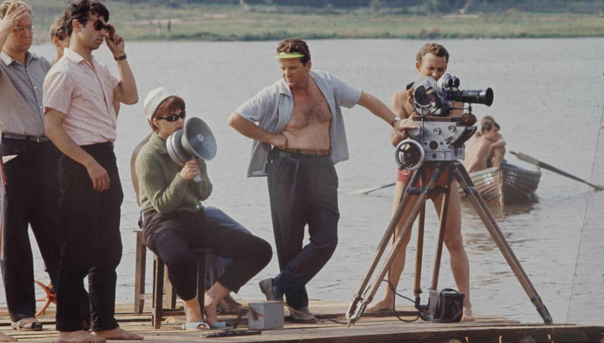 Советские фильмы 70-80. Франсуа годар. Эльдар рязанов на съемочной площадке. Гайдай леонид иович. Александр митта в молодости.