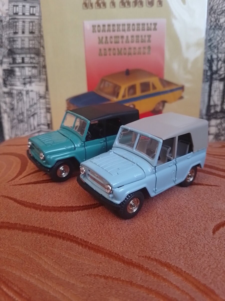 Модели УАЗа 469 А34. Слева саратовского производства, справа -ульяновского.