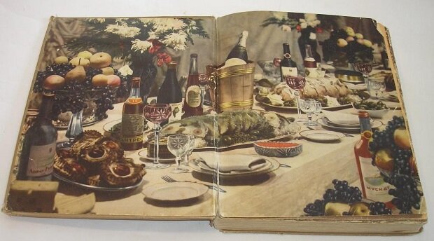 Разворот «Книги о вкусной и здоровой пище». Пищепромиздат  Москва 1953 год