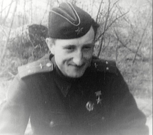 В 1942 году лейтенант Антилевский начал службу в истребительном полку. 