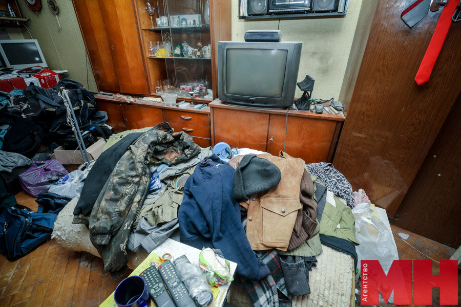 «Она приносит хлам в темное время суток». Как хозяйка минской квартиры ...