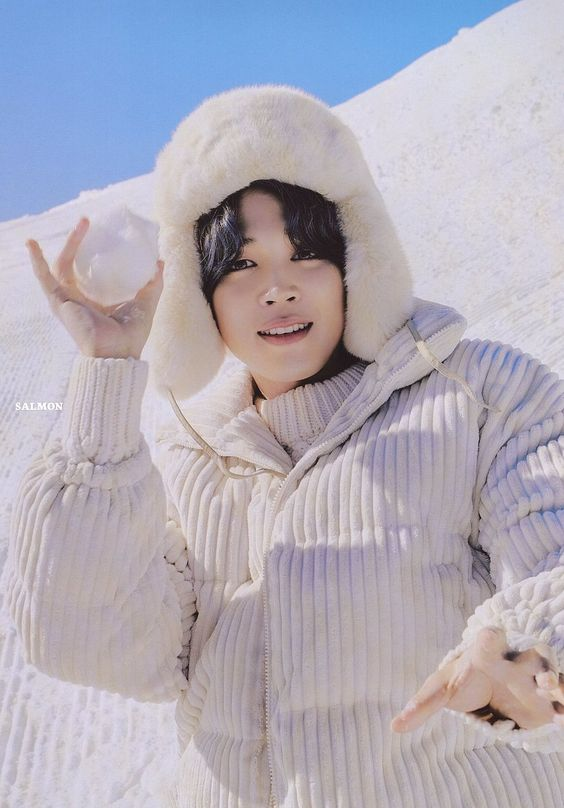 Пока донёс, снежок немного подтаял..