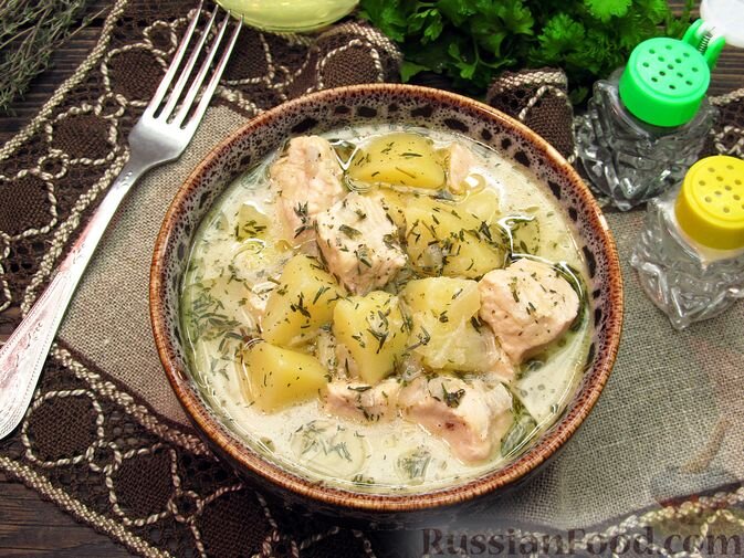 Тимьян добавляет курице неповторимый вкус и сочность, а само блюдо готовится достаточно просто, все в одной кастрюле, что сэкономит время для каждого!
