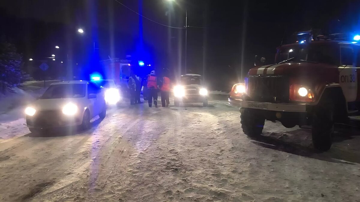     На месте работали спасательные службы: в сети появились фотографии ДТП.