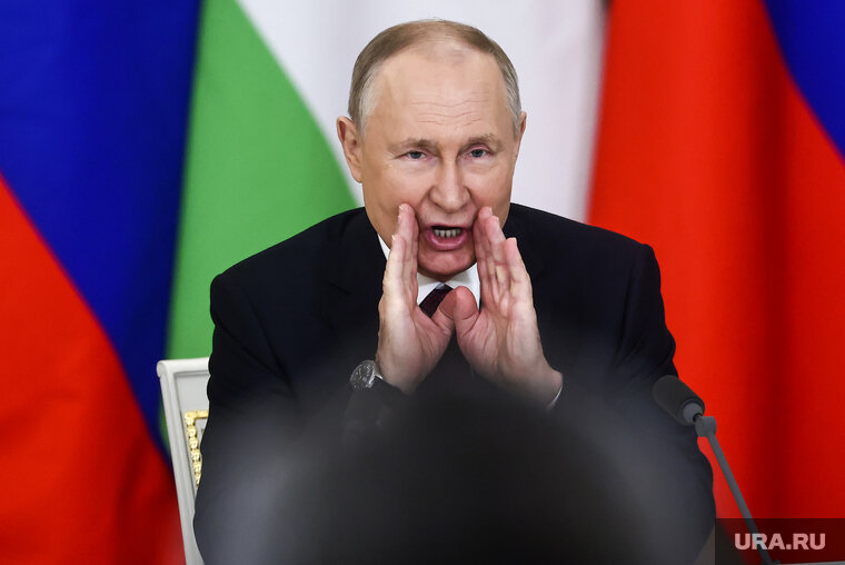    Киевские власти «совсем оборзели», когда объявили русских некоренной нацией на Украине, заявил Путин