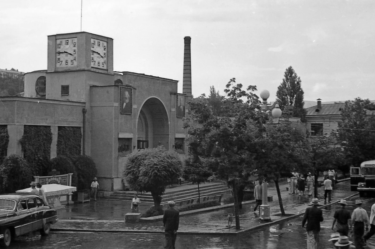 Октябрьские ванны в 1958-1959 гг, фото с pastvu.com